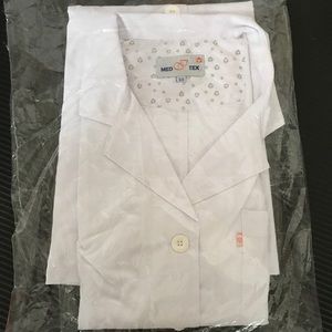 Scrub woman’s lab coat size L brand new white